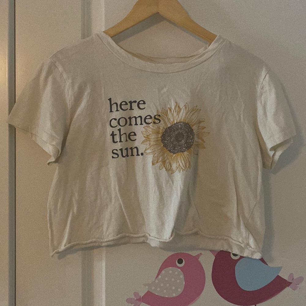 Here comes the sun cropped tee